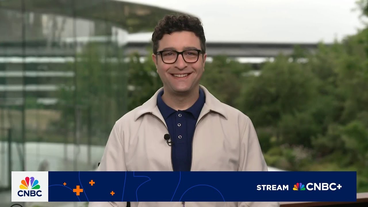 Apple's AI Reckoning: A Pivotal WWDC and the Shifting Sands for Startups